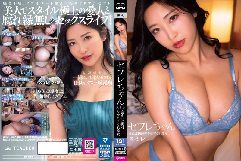 颜值不错的清纯小妹全程露脸跟两个小哥哥玩4P，乖巧可人微SM奶头逼逼嘴巴被道具玩弄，各种爆草抽插呻吟
